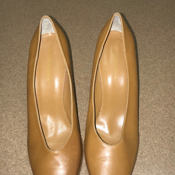 BCBGMAXAZRIA Pumps - Picture 2 of 8